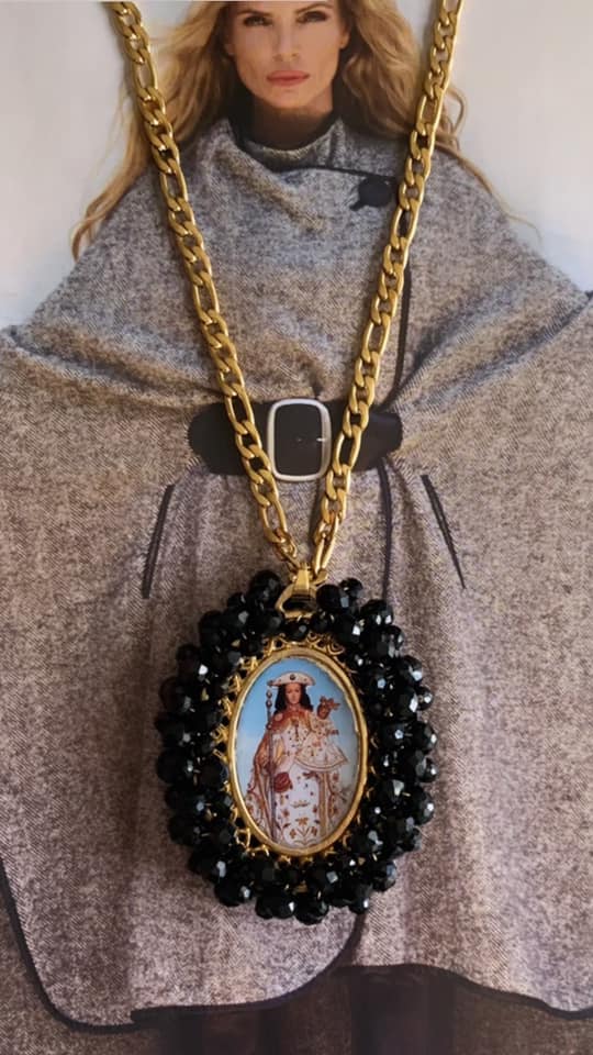 MEDALLA GRANDE VIRGEN PEREGRINA - VARIOS MODELOS - INCLUYE CADENA