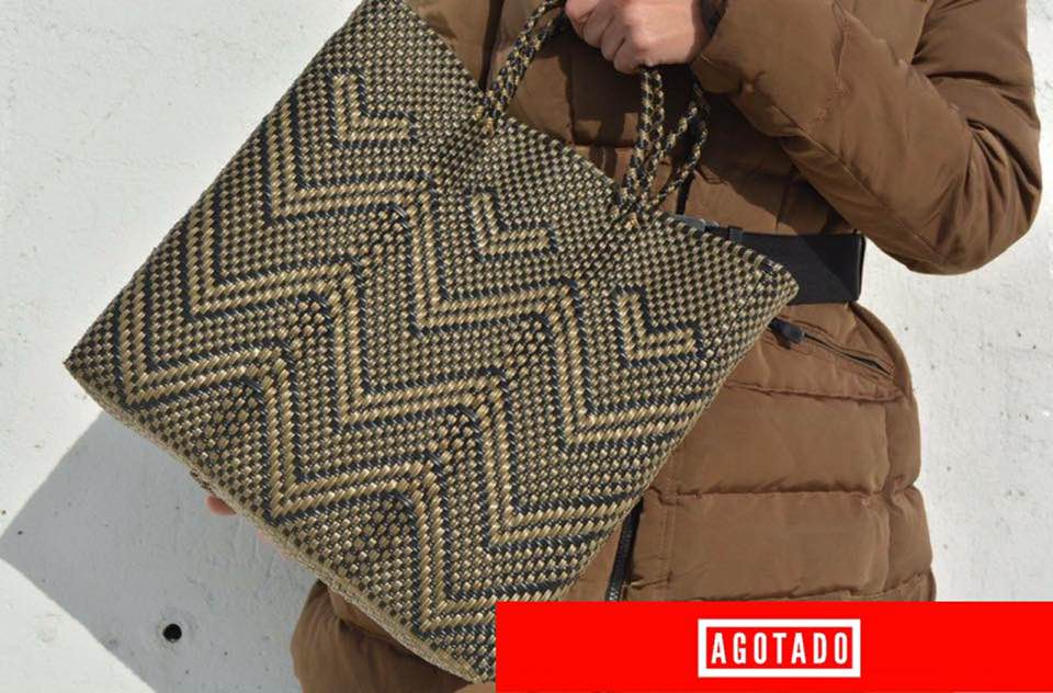 BOLSA MEDIANA 'ZIG-ZAG' ORO/NEGRO