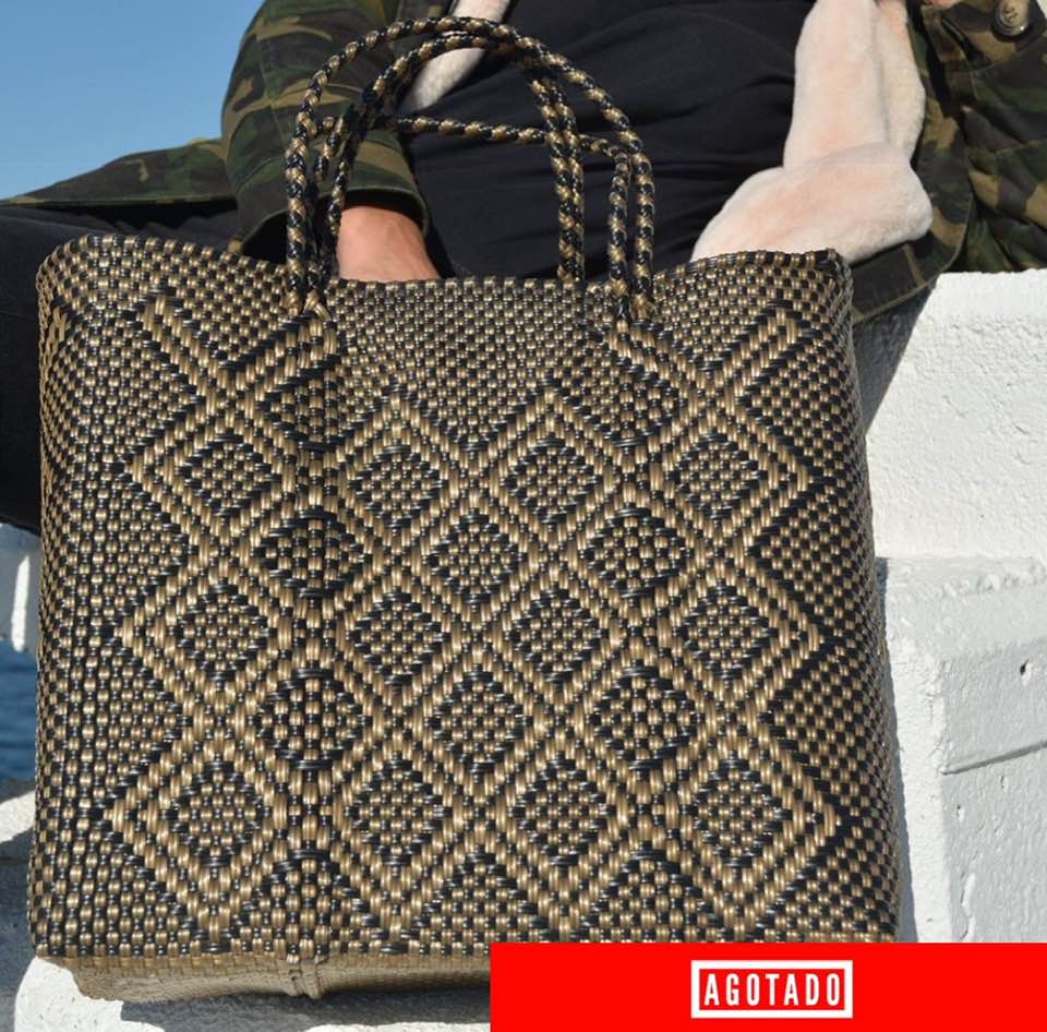 BOLSA MEDIANA 'HONEYCOMB' ORO/NEGRO