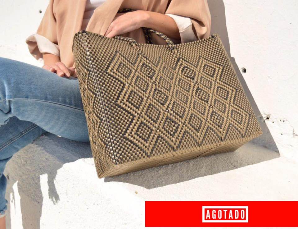 BOLSA GRANDE 'HONEYCOMB' ORO/NEGRO