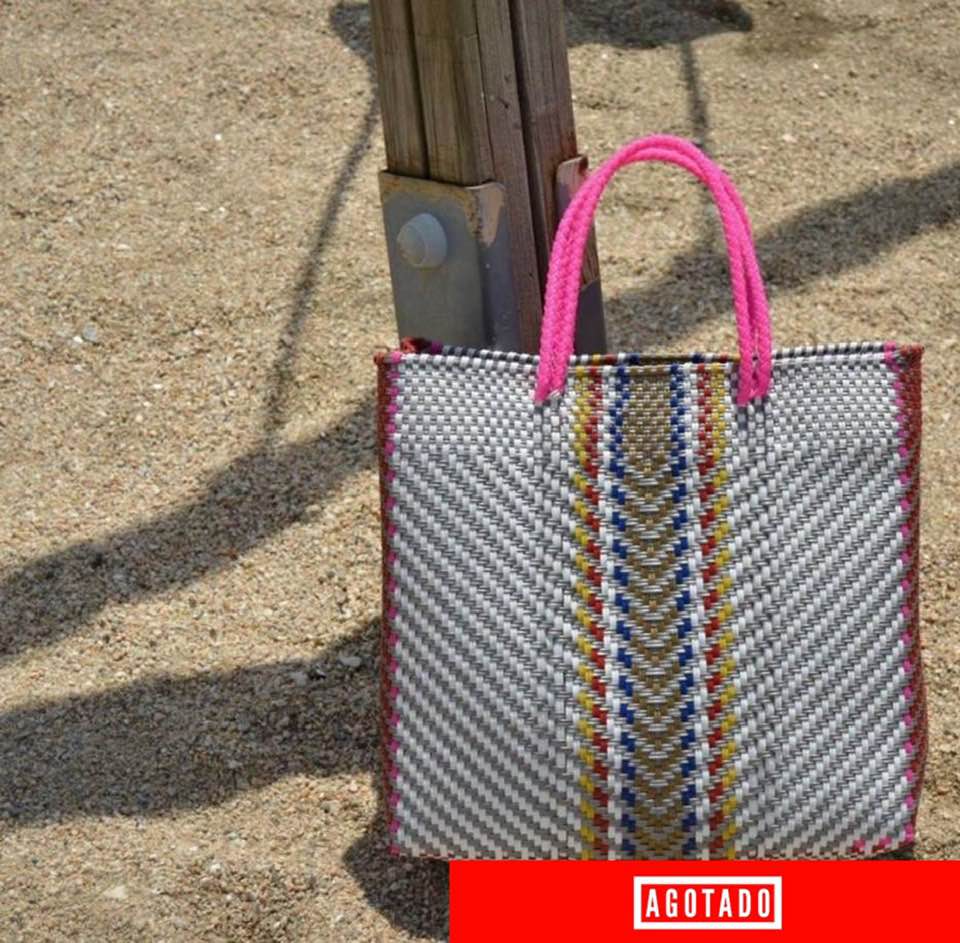 BOLSA MEDIANA 'ESPIGA' PLATA & ASAS FUCSIA NEÓN