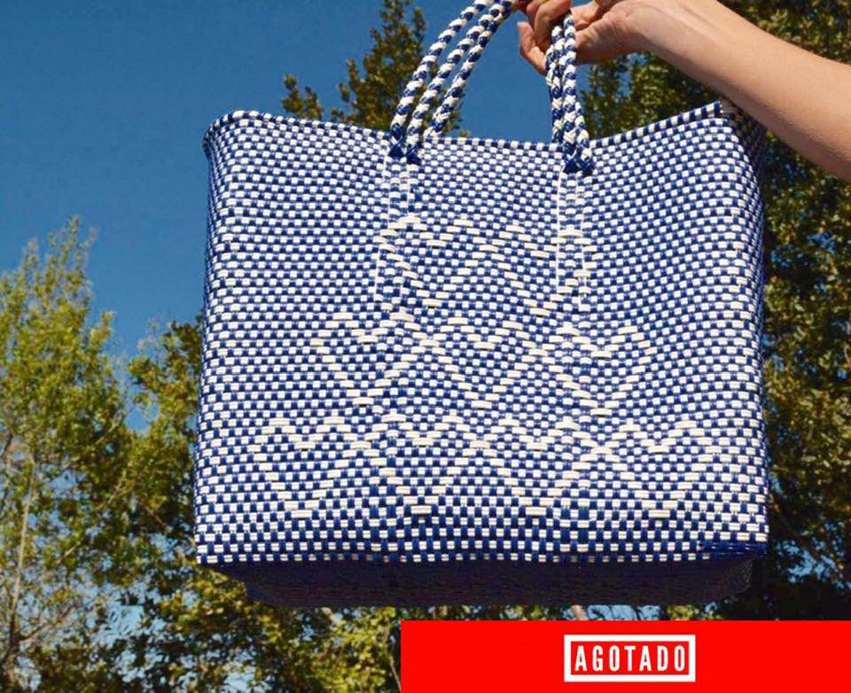 BOLSA MEDIANA 'HEARTS' AZUL REY & BLANCO