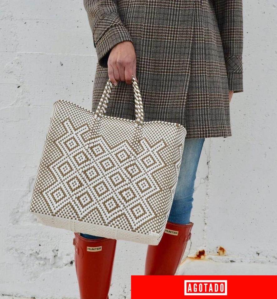 BOLSA MEDIANA 'HONEYCOMB' BLANCO/ORO