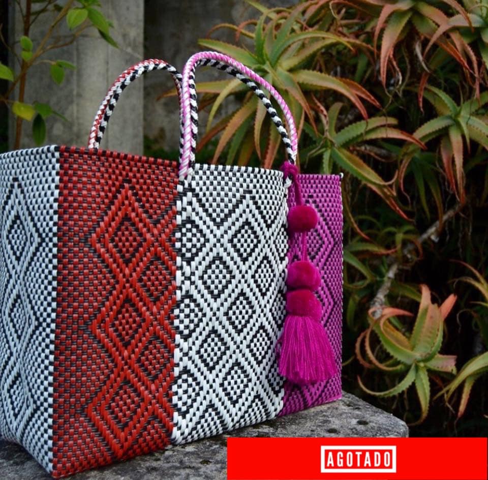 BOLSA GRANDE 'HONEYCOMB' FRANJAS VERTICALES BUNGANVILLA Y ROJO