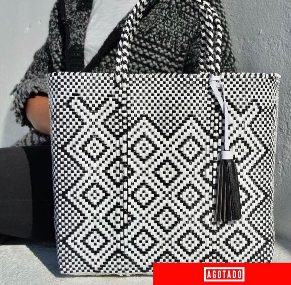 BOLSA MEDIANA 'HONEYCOMB' BLANCO & NEGRO